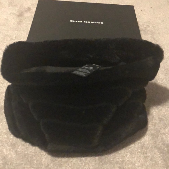 Black turtle neck scarf ( Evangah Snood) - Picture 2 of 2